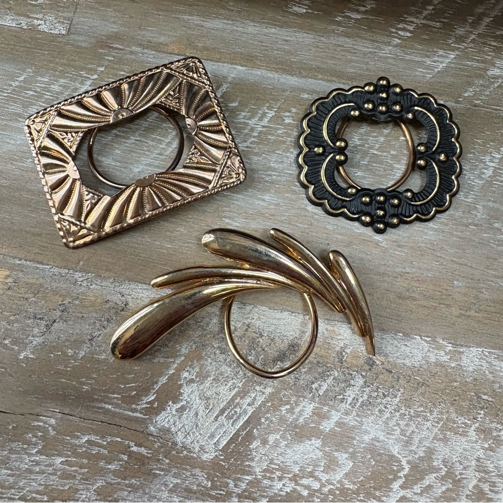 3 Vintage Scarf Clips Gold Black